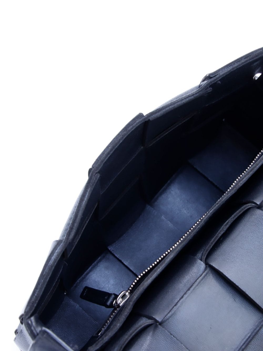 Bo*te*ga ve*ne*ta 2010s-2020s cassette shoulder bag