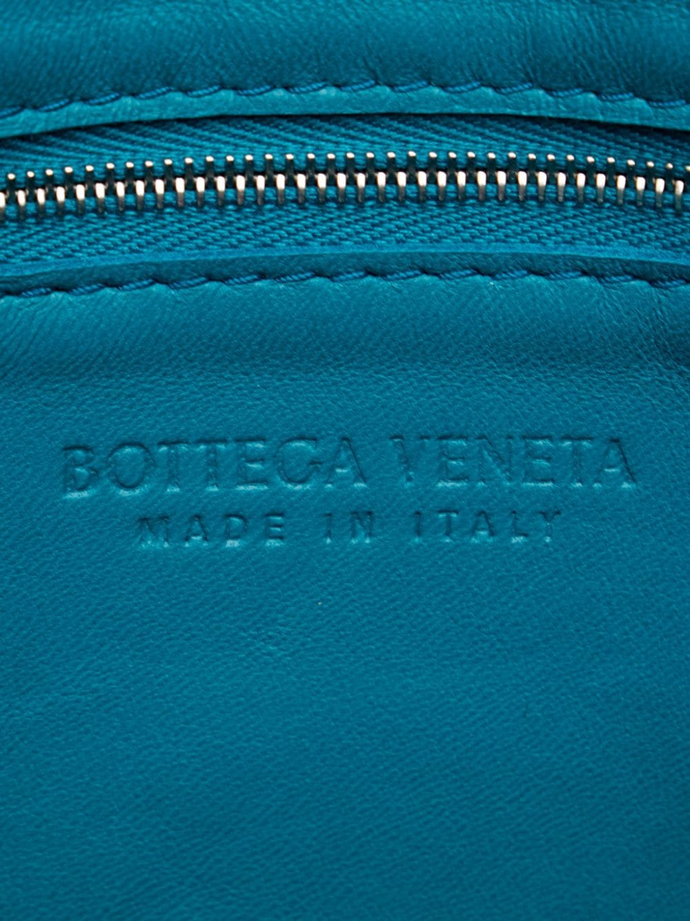 Bo*te*ga ve*ne*ta maxi intrecciato cassette shoulder bag